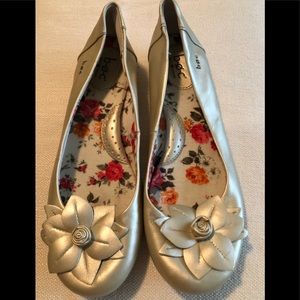 Born BOC gold flat with flower accent